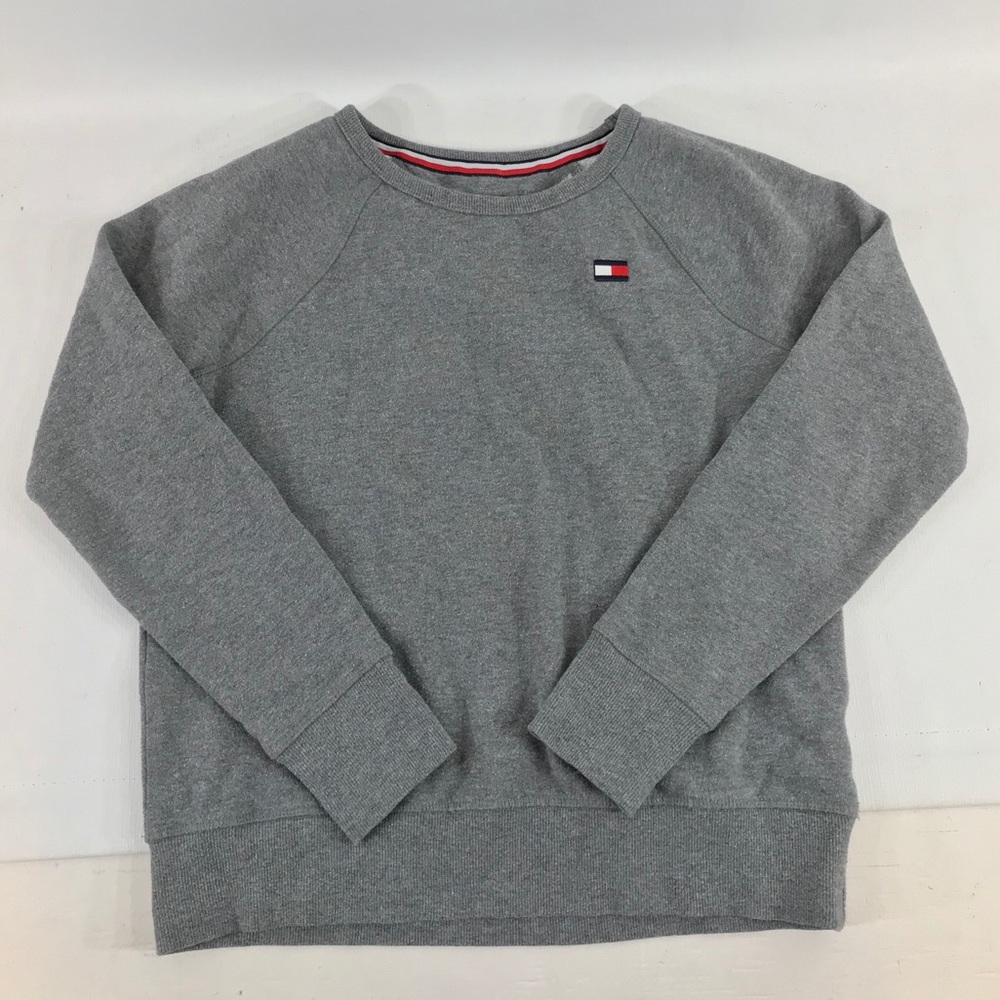 gray sweatshirt